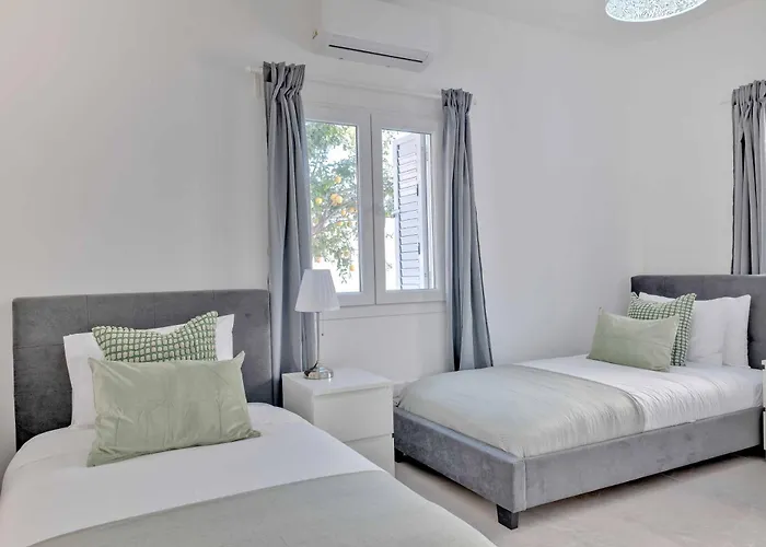 Phaedrus Living: Luxury Faneromeni Larnaca